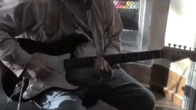 Squire Strat Pawn Shop Flip смотреть онлайн