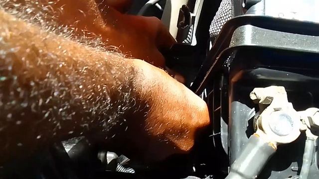 Trocando a bateria do chevrolet onix 2018. Change the battery of chevrolet onix 2018. смотреть онлайн
