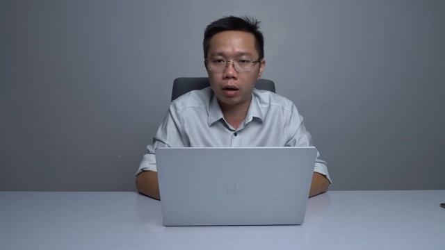 Trên tay Microsoft Surface Laptop: Chiếc Macbook Air chạy Windows và không có cổng USB-C смотреть онлайн