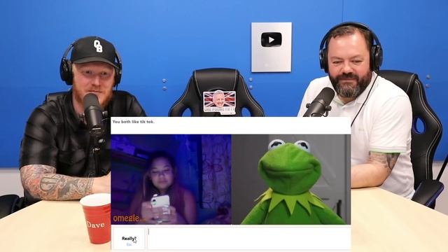 Kermit tries using pick up lines on Omegle REACTION | OFFICE BLOKES REACT!! смотреть онлайн