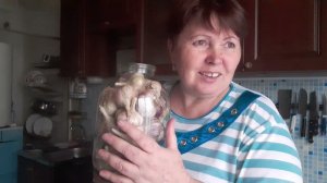 #Хранение чеснока в стеклянной банке.