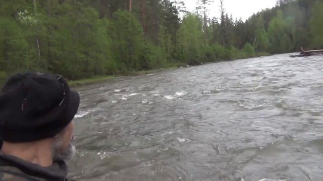 ПОРВЕТСЯ? ПРОТИВНЫЙ ЗВУК ДНА о КАМНИ - ПОРОГ РЕКИ - СПЛАВ ТАЙГА - РЕЗИНОВАЯ ЛОДКА ПВХ Рыбалка - 13 смотреть онлайн