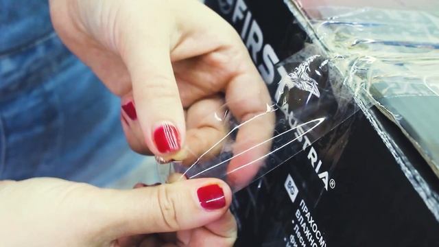 ЛАЙФХАК ДЛЯ ДОМА. КАК ЛЕГКО РОВНО ОТОРВАТЬ СКОТЧ. ПОЛЕЗНЫЕ ЛАЙХФАК со скотчем. Bublik Show Slivki смотреть онлайн