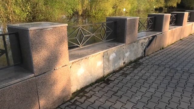 Урал поднимается, набережную топит. Уральск 28.04.23г. смотреть онлайн