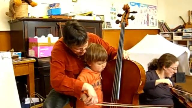 Beautiful Cello player!! смотреть онлайн