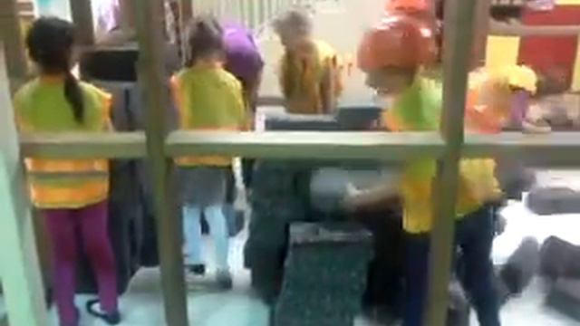 21.05.14 "Місто професій. Будівники." 1-В клас СШ № 269 м. Київ смотреть онлайн