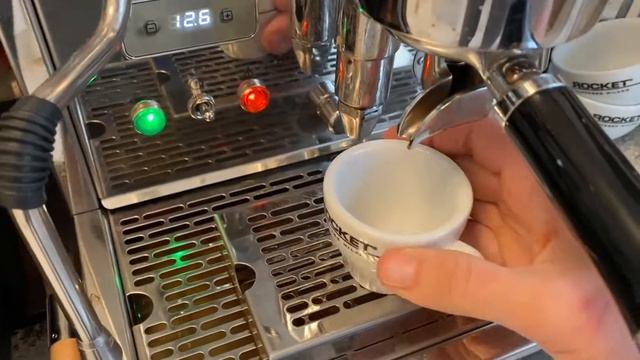 Kanzi Kaffee Espresso Aurelia in ECM Synchronika and Profitec T64 grinder смотреть онлайн