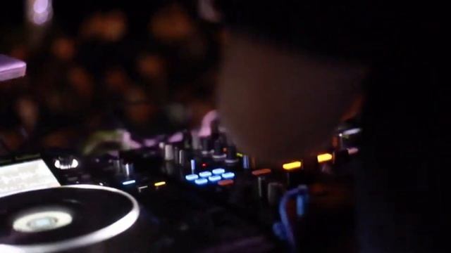 IN TANGO REMIX dj maikel brallan смотреть онлайн