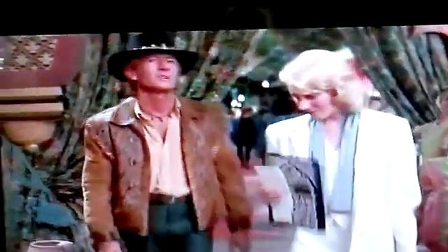 Crocadile Dundee Kills Cobra смотреть онлайн