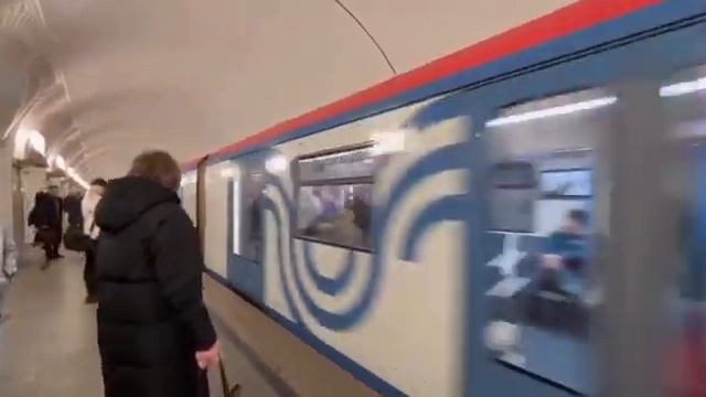 81-765-766-767 «Москва» прибывает на станцию «Пушкинская» смотреть онлайн