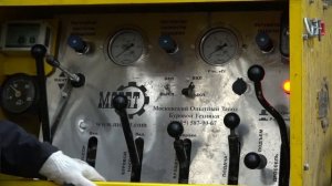 Курс: "Бурение ИГС на буровой установке УРБ 2А2". 4-Органы управления буровой установкой.
