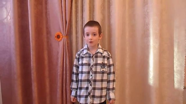 Артём Розанов, читает стихотворение В.Орлова "Веснушки" смотреть онлайн