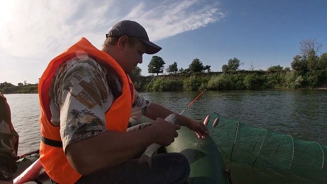 Ловля карася с лодки на кольцо. Дон. Мелиховская смотреть онлайн