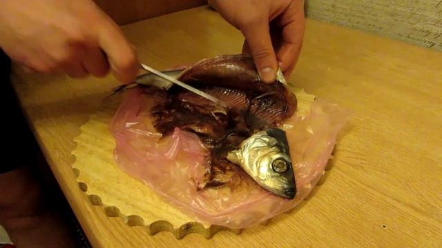 Как почистить селедку без костей. Часть 1 / Clean fish смотреть онлайн