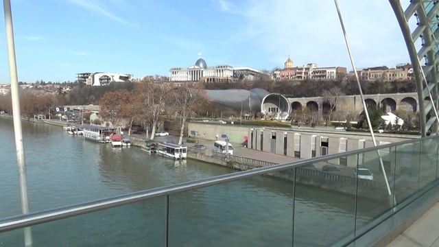 Тбилиси. Река Кура и мост Мира смотреть онлайн