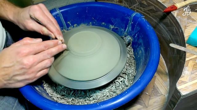 Обтачивание глиняных изделий. Практика смотреть онлайн