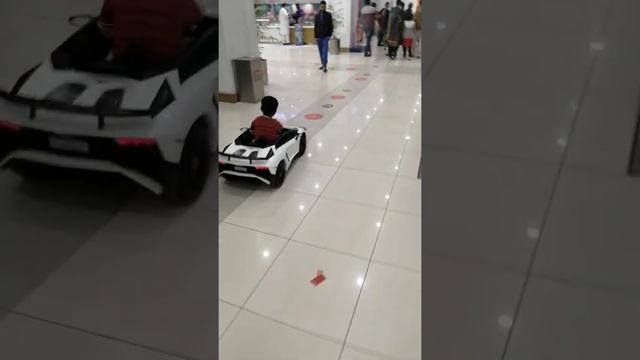 Adam's drive Ferrari in shopping mall смотреть онлайн