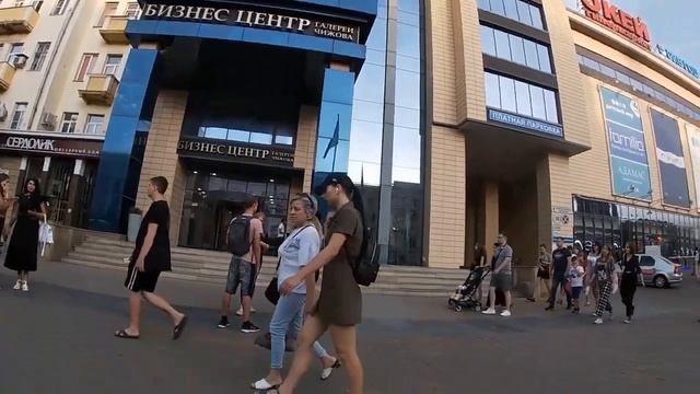 Как запикапить 2 девушек на улице смотреть онлайн