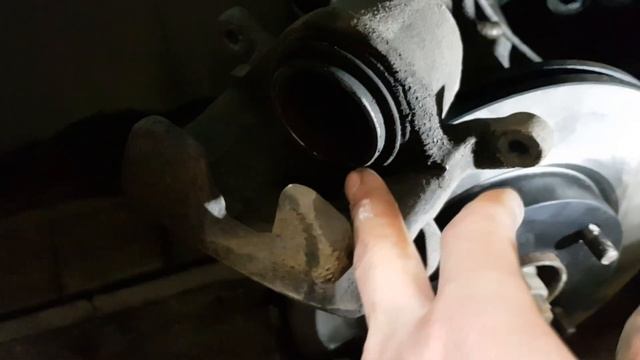 Замена тормозных колодок и тормозных дисков Nissan Tiida. смотреть онлайн
