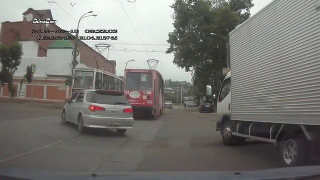 Иркутск, лоб в лоб с трамваем смотреть онлайн