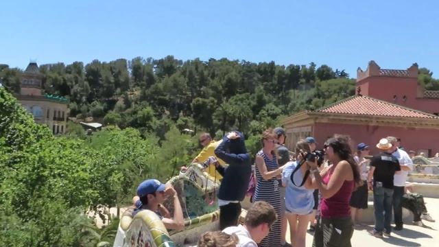 Park Guel in Barcelona. Парк Гуэль и панорама Барселоны. смотреть онлайн
