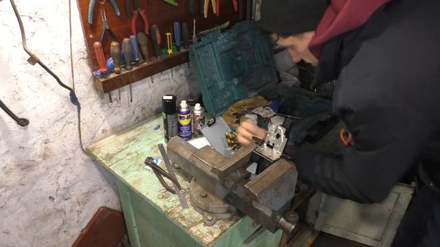 Ремонт замка багажника Kia Rio смотреть онлайн