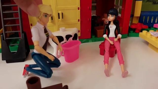 Леди Баг и Супер-Кот Видео из игрушек Маринетт и Адриан на каникулах в деревне смотреть онлайн