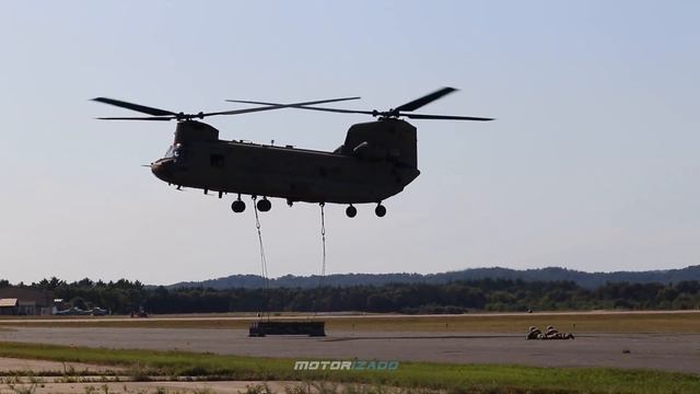 Boeing CH-47 Chinook Lifting the Load with Support from Soldiers, United States Army смотреть онлайн