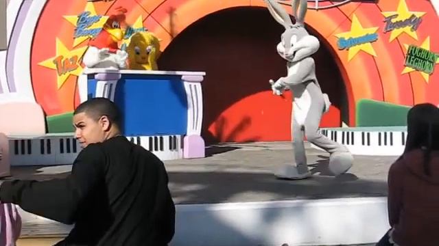 Bugs' Song - Looney Tunes Talent Show 2009 смотреть онлайн