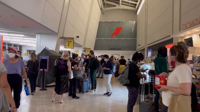 Using Priority Pass at JFK Terminal 1 - Crowded Prime Class Lounge смотреть онлайн