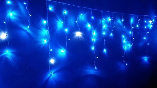 Синяя гирлянда для улицы Светодиодная бахрома с белым мерцанием белый провод 2 мм