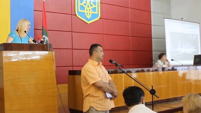 Руслан Макарович отстаивает детское инфекционное отделение на сессии Артемовского госовета смотреть онлайн