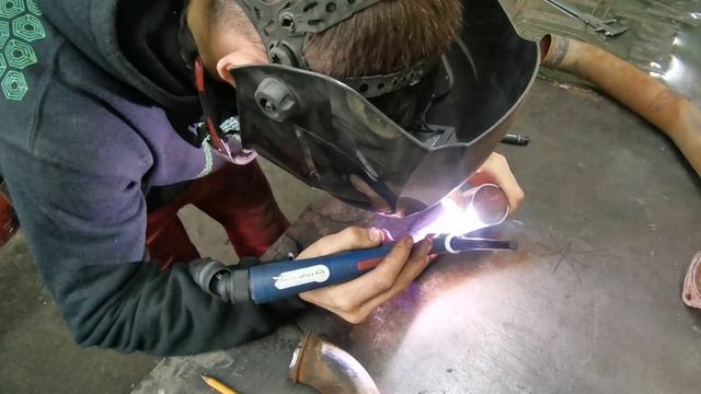 Ремонт патрубка под тосол на грузовик смотреть онлайн