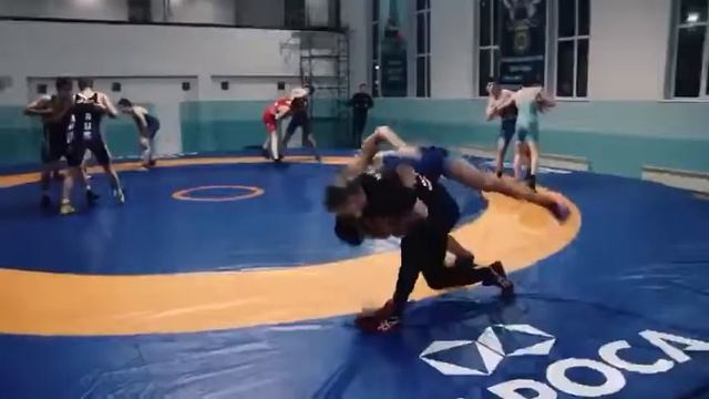 Тренировка в ФСК Шали по вольной борьбе 2, 04 12 2019г смотреть онлайн