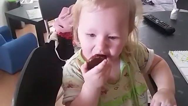 Алиса стащила сладкое, изображает, как ругается мама. Актриса. 16.02.17г смотреть онлайн