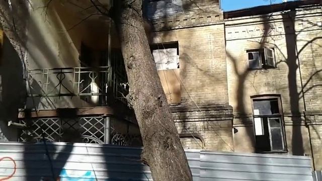 Центр Киева.Самый центр европейской столицы,то чего Вам не покажут."Дом-памятник". смотреть онлайн