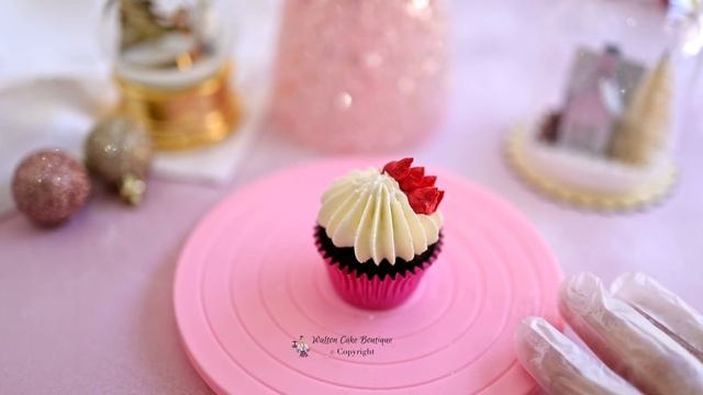 How To Use Christmas Russian Piping Tip Nozzles To Make Tasty Holiday Desserts! American Buttercrea смотреть онлайн