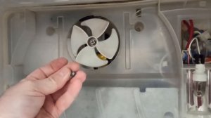 Холодильник пищит мигает не морозит . Ремонт холодильника Whirlpool за пять минут и запчасти с Озона