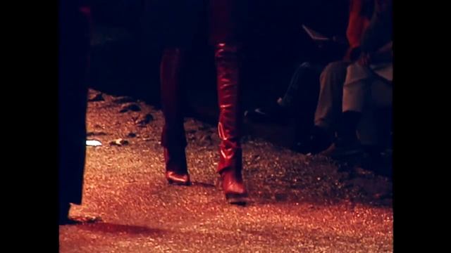 Alexander McQueen Joan Collection Fall 1998 Full Runway Show - #TBT w/Tim Blanks - Style.com смотреть онлайн