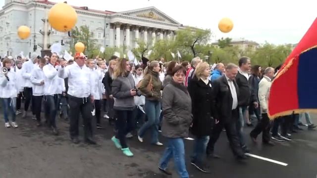 Колонна ЗабГУ приняла участие в шествии трудовых коллективов