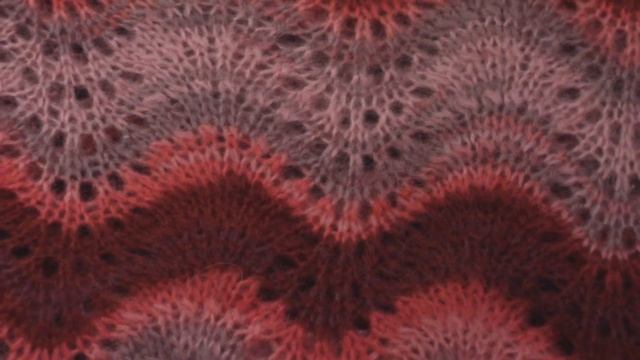 Вязание спицами\Готовая работа \Палантин - узором павлинье перо\Елка- топотушка.