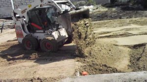 Как выполнить засыпку фундамента ? мини-погрузчиком Бобкэт - bobcat39.ru