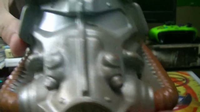 Fallout 4: Power Armor Coin Bank Unboxing смотреть онлайн