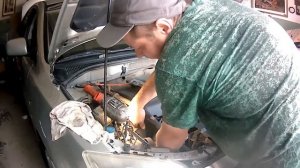 TOYOTA AVENSIS 1.8. Замена Генератора. #toyota #тойотаавенсис #ремонттойоты