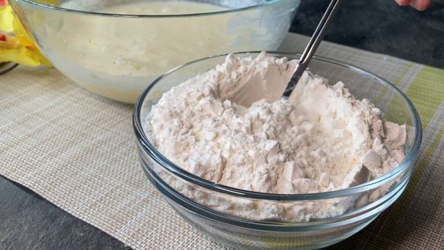 Hast du 2 Eier? 🍋 Zitronenkuchen mit Schokoladenpudding zergeht auf der Zunge! Kuchen in 15 Minute смотреть онлайн