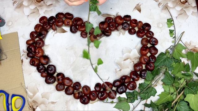 Декор из каштанов веночек сердце из природных материалов поделка из каштана и плюща DIY эко декор смотреть онлайн