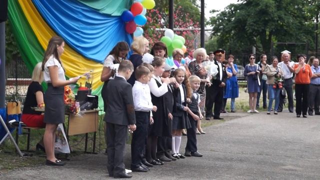 Последний звонок в школе №29 п. Мостовского, 2018. Малыши читают стихи (потешно) смотреть онлайн