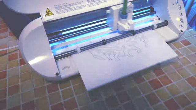 Ко дню космонавтики. Рисунок Гагарина на плотере. смотреть онлайн