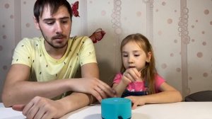 ЛЕЛЯ И ПАПА играют с умной колонкой Алисой!!Яндекс станция  игры для детей и родителей !!