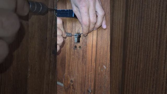 Вскрытие дверного замка без повреждения смотреть онлайн